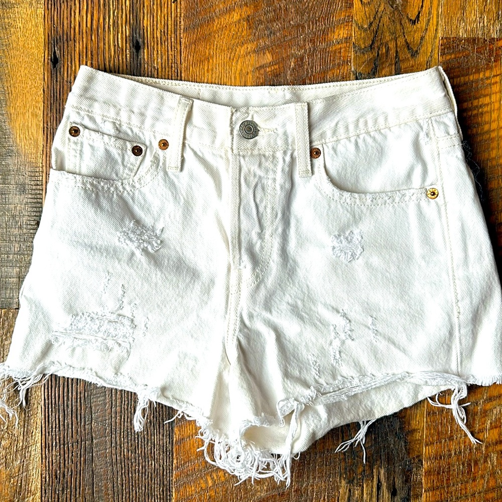 COPY - Levi White denim Wedgie short